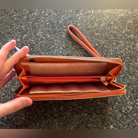 NWT Fossil Sydney Wallet Wristlet Neutral Stripe Peach Leather Accordion Clutch - Picture 4 of 8